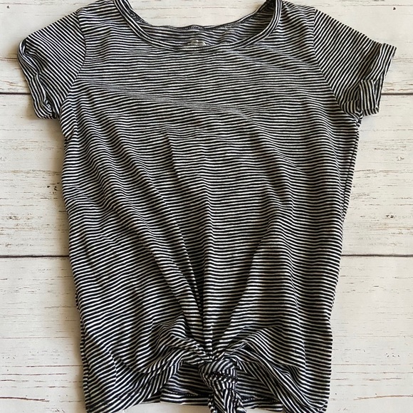 black and white striped relaxed fit tee! - Picture 1 of 2